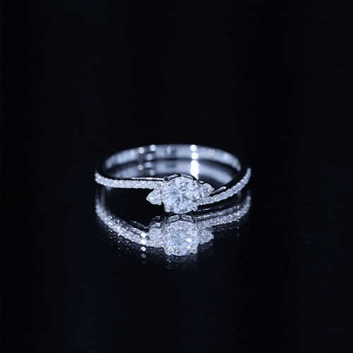 0.9 Carat Lab Grown Diamond Solitaire Engagement Ring With Side Stones