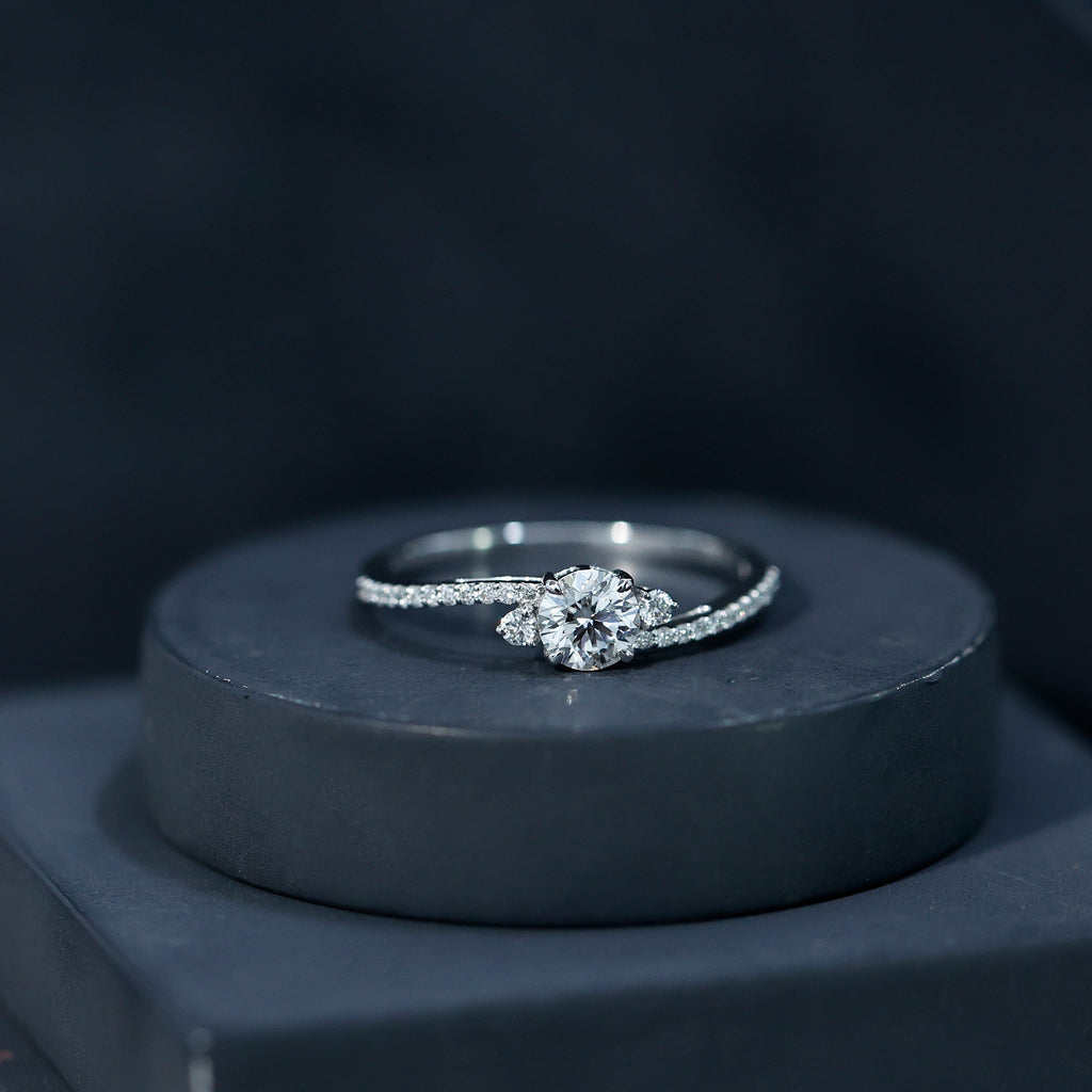0.9 Carat Lab Grown Diamond Solitaire Engagement Ring With Side Stones